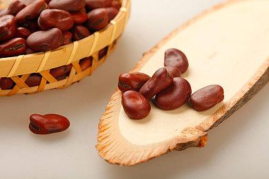 QQ空间《抢车位》游戏改名了 还把特斯拉车型名字拼错